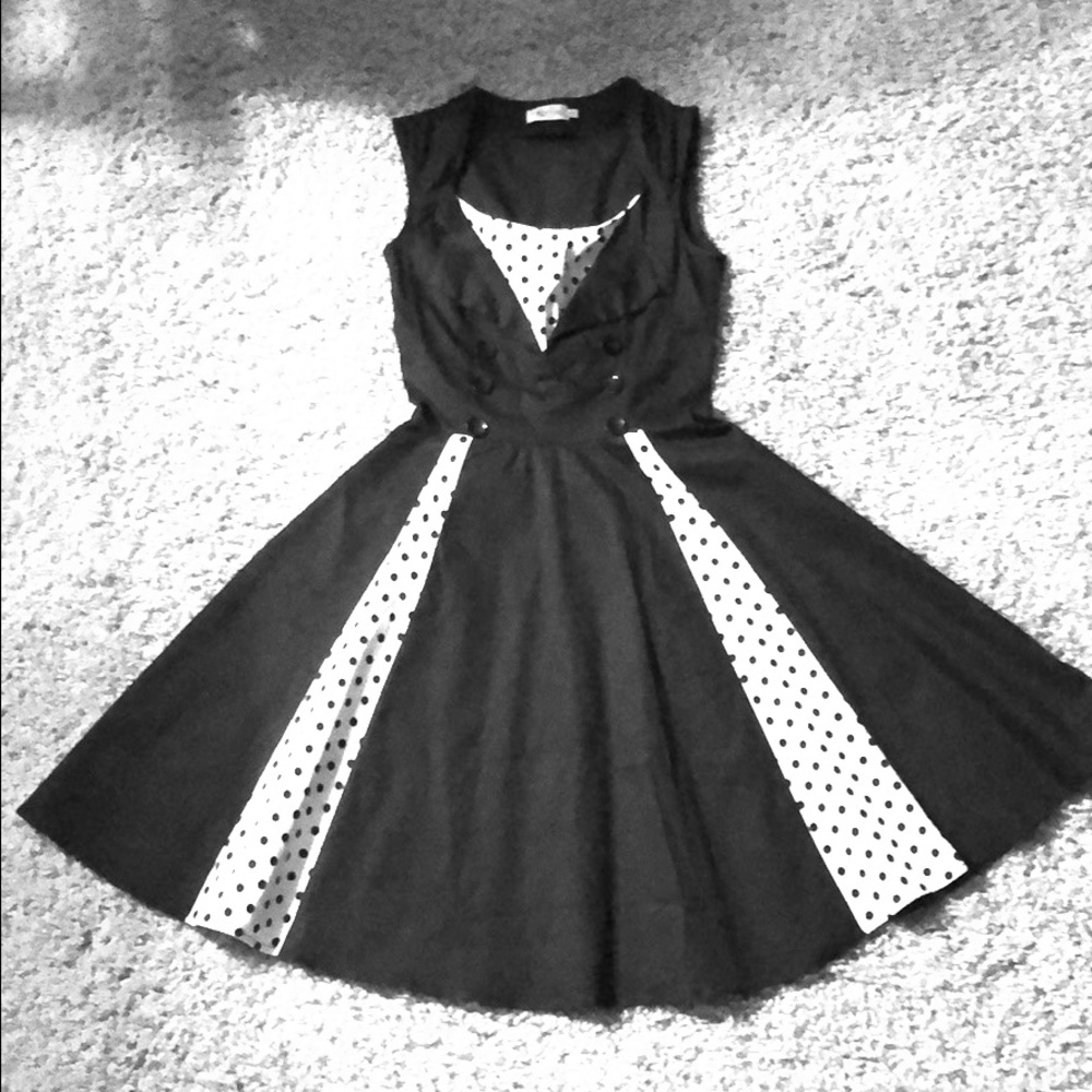 Women’s black and white Killreal dress.